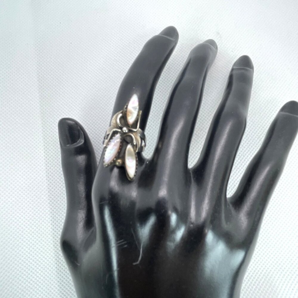 Native American Statement Signed LW Silver Mother Of Pearl Shell Ring Sz 5.5 VTG - Picture 9 of 16